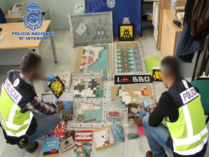 La Polic�a Nacional detiene a una persona en Granada por la sustracci�n de unas obras de � INVADER� y su posterior venta ilegal 